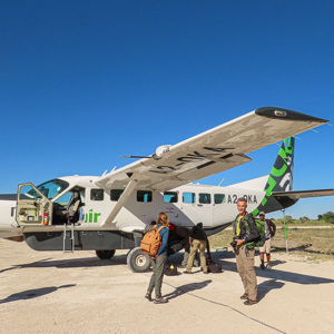 2024-05-01 - Klaar voor weer een vlucht naar ons volgende onderkomen<br/>Airstrip Jedibe - Okavango Delta - Botswana<br/>Canon PowerShot SX70 HS - 3.8 mm - f/5.6, 1/1000 sec, ISO 100