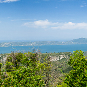 2012-05-04 - Uitzicht over de baai<br/>Onderweg - Griekenland<br/>Canon EOS 7D - 24 mm - f/11.0, 1/125 sec, ISO 200