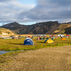 2012-07-20 - Camping - het was er dus best druk<br/>Brennisteinsalda camping - Landmannalaugar - IJsland<br/>Canon EOS 7D - 24 mm - f/11.0, 1/40 sec, ISO 200