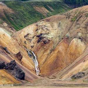 2012-07-21 - Watervalletje in de rhyolietbergen<br/>Landmannalaugar - IJsland<br/>Canon EOS 7D - 235 mm - f/8.0, 1/250 sec, ISO 400