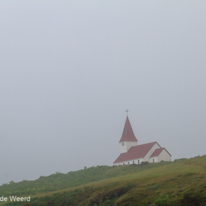 2012-07-22 - Kerkje in de mist<br/>Vik - IJsland<br/>Canon EOS 7D - 100 mm - f/5.0, 1/640 sec, ISO 400