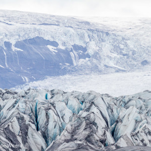 2012-07-25 - Voorste rand met de rest van de gletsjer erachter<br/>Skaftafellsjökull - Skaftafell - IJsland<br/>Canon EOS 7D - 300 mm - f/8.0, 1/640 sec, ISO 400