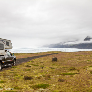 2012-07-25 - Onze camper bij een gletsjer<br/>Fjallsarlon - IJsland<br/>Canon EOS 7D - 24 mm - f/11.0, 1/80 sec, ISO 200