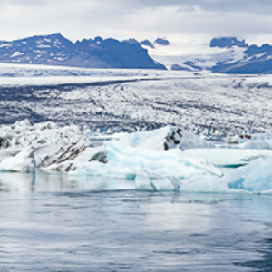 2012-07-26 - panorama van gletsjer en ijsmeer<br/>IJsmeer - Jökulsárlón - IJsland<br/>Canon EOS 7D - 105 mm - f/8.0, 1/800 sec, ISO 100