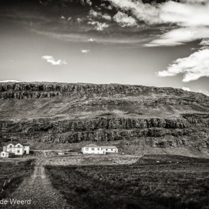 2012-07-27 - Vervallen boerderijen onderweg<br/>Onderweg, zuidoosten - IJsland<br/>Canon EOS 7D - 24 mm - f/8.0, 1/125 sec, ISO 200