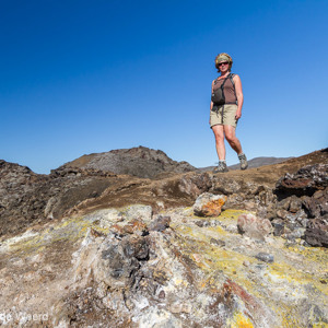 2012-07-29 - Carin tussen het lava<br/>Leirhnjulur - Krafla - IJsland<br/>Canon EOS 7D - 13 mm - f/8.0, 1/400 sec, ISO 200