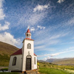 2012-07-31 - Achthoekig kerkje<br/>Silfrastadir - IJsland<br/>Canon EOS 7D - 10 mm - f/22.0, 0.5 sec, ISO 100