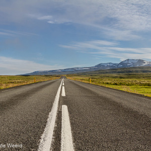 2012-07-31 - Uitzicht naar voren - hier rijden we naartoe<br/>Onderweg, ringweg noord - IJsland<br/>Canon EOS 7D - 24 mm - f/8.0, 1/500 sec, ISO 200