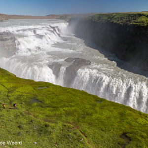 2012-08-02 - Je mocht daar eigenlijk niet lopen<br/>Gullfoss - IJsland<br/>Canon EOS 7D - 22 mm - f/11.0, 1/125 sec, ISO 200