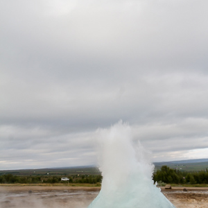 2012-08-02 - Met grote kracht komt het water omhoog<br/>Geysir - IJsland<br/>Canon EOS 7D - 22 mm - f/8.0, 1/200 sec, ISO 400