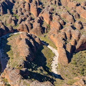 2011-07-20 - Mooi gezicht, de rivierbedding door de rotsen<br/>In helicopter boven de rotsen - Pernululu National Park (Bungle  - Australië<br/>Canon EOS 7D - 24 mm - f/5.0, 1/800 sec, ISO 200