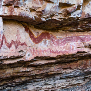 2011-07-23 - Aboriginal rotskunst: de slang is er belangrijk<br/>Jinimum walk - Keep River National Park - Australië<br/>Canon EOS 7D - 32 mm - f/8.0, 1/6 sec, ISO 400