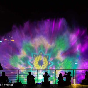 2018-11-18 - Spectra - Light and water show<br/>Marina Bay - Singapore - Singapore<br/>Canon EOS 5D Mark III - 35 mm - f/4.0, 1/40 sec, ISO 1600
