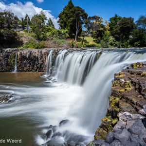 2018-11-22 - De waterval met lange sluitertijd<br/>Haruru Falls - Haruru - Nieuw-Zeeland<br/>Canon EOS 5D Mark III - 16 mm - f/8.0, 4 sec, ISO 200