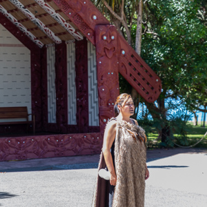 2018-11-22 - Toelichting op de show die komen gaat<br/>Waitangi treaty grounds - Waitangi - Nieuw-Zeeland<br/>Canon EOS 5D Mark III - 70 mm - f/3.5, 1/80 sec, ISO 200