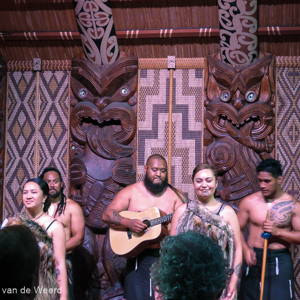 2018-11-22 - Show met Maori muziek<br/>Waitangi treaty grounds - Waitangi - Nieuw-Zeeland<br/>Canon PowerShot SX60 HS - 12.2 mm - f/5.0, 0.05 sec, ISO 800
