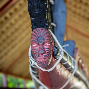 2018-11-22 - De iwi Ngāpuhi ceremonial war canoe Ngātokimatawhaorua<br/>Waitangi treaty grounds - Waitangi - Nieuw-Zeeland<br/>Canon EOS 5D Mark III - 70 mm - f/2.8, 1/125 sec, ISO 200