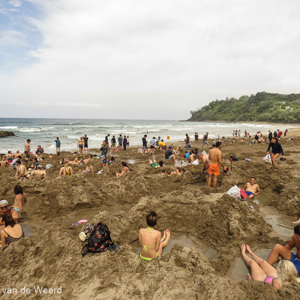 2018-11-25 - Hot Water Beach - we waren er niet alleen<br/>Strand - Hotwater Beach - Nieuw-Zeeland<br/>Canon PowerShot SX60 HS - 3.8 mm - f/4.0, 1/800 sec, ISO 100