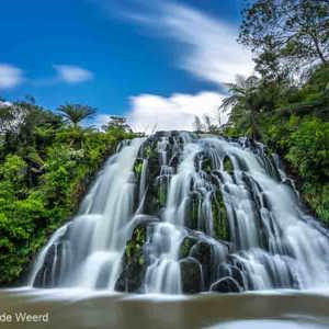 2018-11-26 - Wouter kon zich lekker uitleven op deze Owharao waterval<br/>Owharoa Falls - Waikino - Nieuw-Zeeland<br/>Canon EOS 5D Mark III - 27 mm - f/11.0, 30 sec, ISO 100