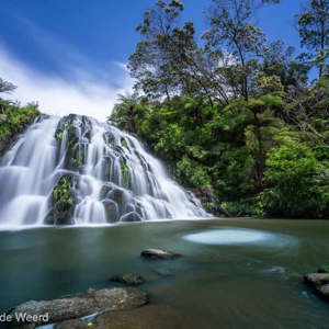 2018-11-26 - Het was een prachtige brede en volle waterval<br/>Owharoa Falls - Waikino - Nieuw-Zeeland<br/>Canon EOS 5D Mark III - 16 mm - f/16.0, 30 sec, ISO 100