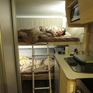 2018-12-13 - Binnenkant van onze camper - de nachtindeling<br/>Ergens op een camping - Nieuw-Zeeland<br/>Canon PowerShot SX60 HS - 3.8 mm - f/3.4, 0.05 sec, ISO 1600