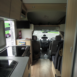 2018-12-13 - Binnenkant van onze camper - richting voorzijde<br/>Ergens op een camping - Nieuw-Zeeland<br/>Canon PowerShot SX60 HS - 3.8 mm - f/4.0, 1/40 sec, ISO 100