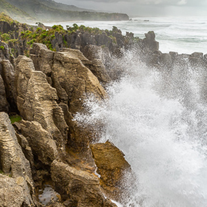 2018-12-05 - Landschap vol met pancake rocks<br/>Pancake Rocks - Punakaiki - Nieuw-Zeeland<br/>Canon EOS 5D Mark III - 24 mm - f/8.0, 1/60 sec, ISO 200