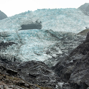 2018-12-05 - Ingezoomd op de gletsjer<br/>Glacier Valley Walk - Franz Josef Glacier - Nieuw-Zeeland<br/>Canon EOS 5D Mark III - 100 mm - f/4.5, 1/400 sec, ISO 400