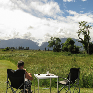 2018-12-05 - Uitzicht met koffie en wat lekkers<br/>Peak Viewpoint - Fox Glacier - Nieuw-Zeeland<br/>Canon PowerShot SX60 HS - 5.4 mm - f/8.0, 1/250 sec, ISO 100