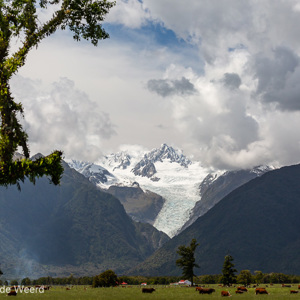 2018-12-06 - Toen de wolken even verdwenen, hadden we mooi uitzicht<br/>Peak Viewpoint - Fox Glacier - Nieuw-Zeeland<br/>Canon EOS 5D Mark III - 100 mm - f/8.0, 1/800 sec, ISO 200