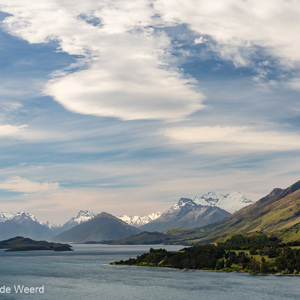 2018-12-07 - Besneeuwde bergen op de achtergrond<br/>Glenorchy Road - Queenstown - Glenorchy - Nieuw-Zeeland<br/>Canon EOS 5D Mark III - 70 mm - f/11.0, 1/160 sec, ISO 200