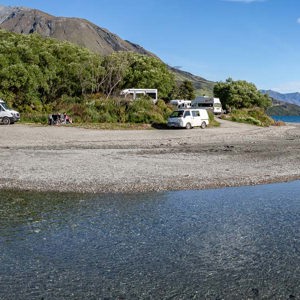 2018-12-07 - Onze vrije kampeer plek langs de weg en aan het meer<br/>Glenorchy Road - Queenstown - Glenorchy - Nieuw-Zeeland<br/>Canon EOS 5D Mark III - 24 mm - f/11.0, 1/125 sec, ISO 200