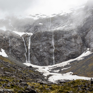 2018-12-09 - Net vóór de tunnel was dit het uitzicht<br/>Homer tunnel - Te Anau - Milford Sound - Nieuw-Zeeland<br/>Canon EOS 5D Mark III - 51 mm - f/8.0, 1/125 sec, ISO 400