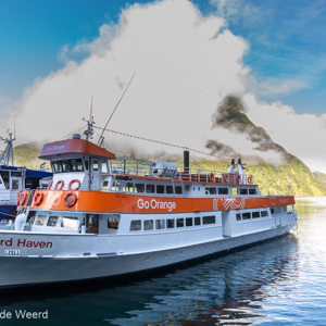 2018-12-10 - De boot waarmee wij de fjord door gaan varen<br/>Milford Sound fjord - Milford Sound - Nieuw-Zeeland<br/>Canon EOS 5D Mark III - 24 mm - f/8.0, 1/30 sec, ISO 200