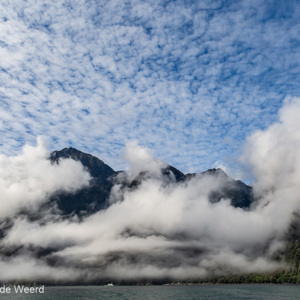 2018-12-10 - Zeer laaghangende wolken<br/>Milford Sound fjord - Milford Sound - Nieuw-Zeeland<br/>Canon EOS 5D Mark III - 24 mm - f/8.0, 1/640 sec, ISO 200