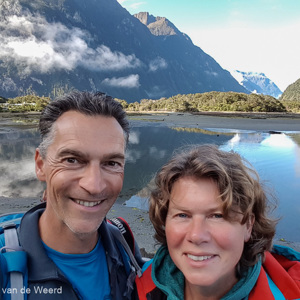 2018-12-10 - Selfie voor de fjord<br/>Milford Sound fjord - Milford Sound - Nieuw-Zeeland<br/>SM-G935F - 2.1 mm - f/1.7, 1/460 sec, ISO 50