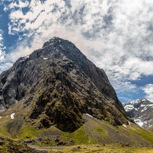 2018-12-10 - Bij de Homer tunnel - nu met mooi weer<br/>Homer tunnel - Milford Sound - Te Anau - Nieuw-Zeeland<br/>Canon EOS 5D Mark III - 24 mm - f/11.0, 1/125 sec, ISO 200