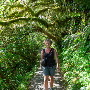 2018-12-10 - Op weg terug naar de parkeerplaats, door het groene bos<br/>Key Summit track - Milford Sound - Te Anau - Nieuw-Zeeland<br/>Canon EOS 5D Mark III - 24 mm - f/8.0, 0.02 sec, ISO 800