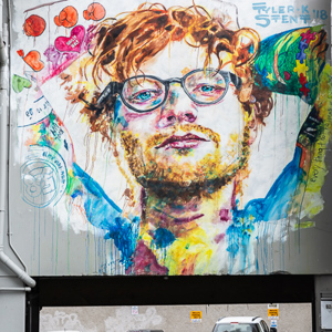 2018-12-11 - Street art - Ed Sheeran Mural door Tyler Kennedy Stent<br/>Centrum (mural paintings walk} - Dunedin - Nieuw-Zeeland<br/>Canon EOS 5D Mark III - 62 mm - f/8.0, 1/15 sec, ISO 200