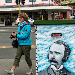 2018-12-11 - Street art in Dunedin<br/>Centrum (mural paintings walk} - Dunedin - Nieuw-Zeeland<br/>Canon EOS 5D Mark III - 45 mm - f/8.0, 0.01 sec, ISO 400