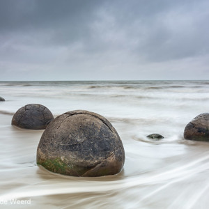 2018-12-13 - Een aantal ballen bij elkaar<br/>Moeraki Boulders - Moeraki - Nieuw-Zeeland<br/>Canon EOS 5D Mark III - 29 mm - f/16.0, 2.5 sec, ISO 100