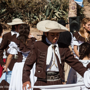 2010-07-09 - Traditionele dansen op de nationale feestdag<br/>Humahuaca - Argentinië<br/>Canon EOS 50D - 99 mm - f/11.0, 1/250 sec, ISO 200