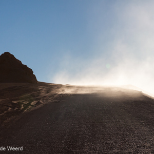 2010-07-12 - Zand stuift over de weg<br/>Maanvallei - San Pedro de Atacama - Chili<br/>Canon EOS 50D - 84 mm - f/11.0, 1/400 sec, ISO 200