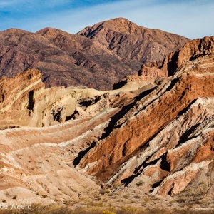 2010-07-06 - Gekleurde randen en aardlagen<br/>Quebrada de Cafayate - Cafayate - Argentinië<br/>Canon EOS 50D - 73 mm - f/11.0, 1/125 sec, ISO 200