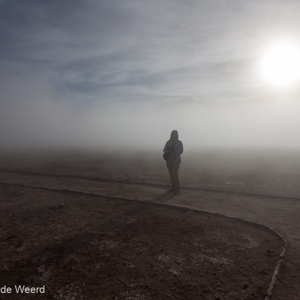 2010-07-14 - Carin in de geiser-mist<br/>El Tatio Geisers - San Pedro de Atacama - Chili<br/>Canon EOS 50D - 11 mm - f/8.0, 1/3200 sec, ISO 200