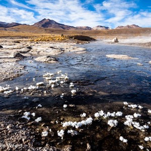 2010-07-14 - Heet water, maar wel ijs-plukjes<br/>El Tatio Geisers - San Pedro de Atacama - Chili<br/>Canon EOS 50D - 13 mm - f/11.0, 1/125 sec, ISO 200