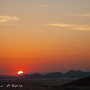 2007-08-11 - Zonsopkomst vanaf Duin 45<br/>Sossusvlei - Duin 45 - Sesriem - Namibie<br/>Canon EOS 30D - 85 mm - f/5.6, 1/200 sec, ISO 200