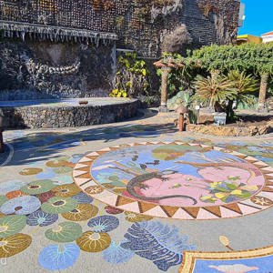 2022-11-15 - Bijzondere mozaiekvloer<br/>Las Manchas - mozaïek tuin van  - La Palma - Canarische eilanden - Spanje<br/>SM-G981B - 2.2 mm - f/2.2, 1/950 sec, ISO 50
