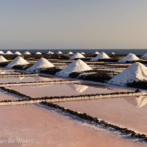 2022-11-14 - Mooie zouthoopjes bij de zoutpannen<br/>Salinas de Fuencaliente - La Palma - Canarische eilanden - Spanje<br/>Canon EOS R5 - 53 mm - f/9.0, 1/125 sec, ISO 200