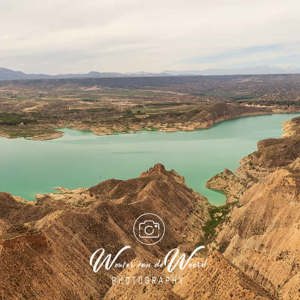 2023-04-29 - Panorama van het stuwmeer<br/>Embalse de Negratin - Poblado de Negratin - Spanje<br/>Canon EOS R5 - 50 mm - f/8.0, 1/640 sec, ISO 400